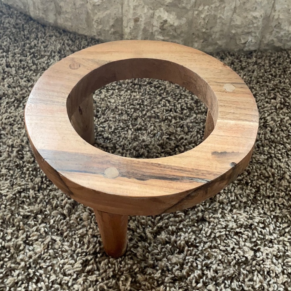 Beautiful wooden pet bowl raiser